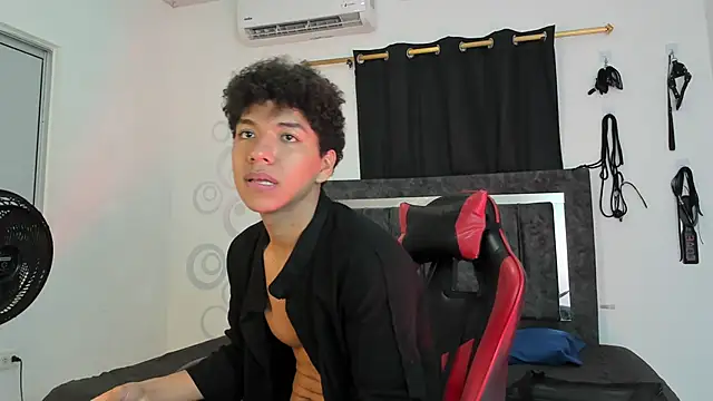 Maximiliano_Khalil live sex cam