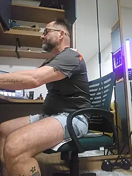 lorenzoDaddy live sex cam