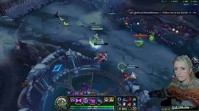 Lisaonthemoon live sex cam