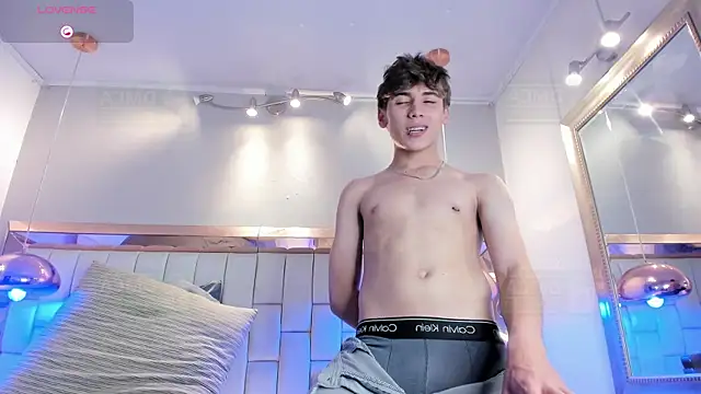 Twinkie_Hung live sex cam