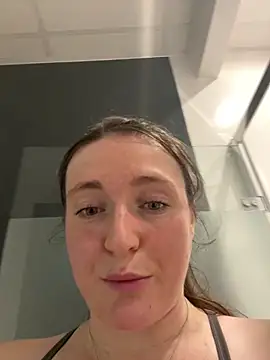 BustyBonnieUK live sex cam