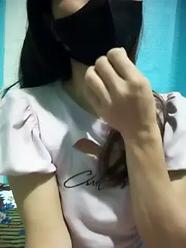 Donatella28 live sex cam