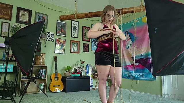 Linzy_19 live sex cam