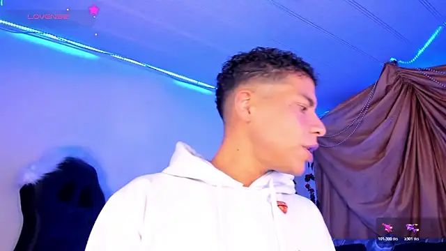 Ethan_Boyy live sex cam