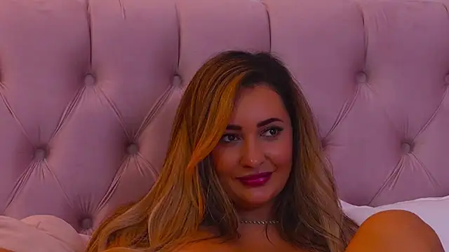 YaaraCollins live sex cam