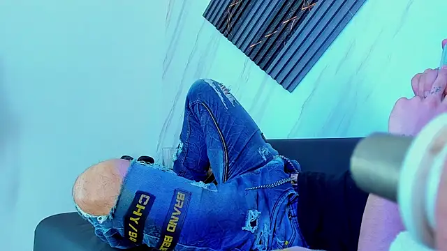 Piggy_Eddy live sex cam