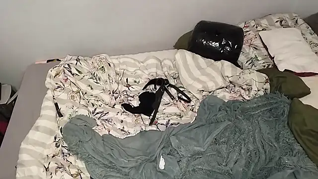 LoveInAllHoles live sex cam