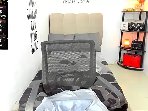 Trixie_Mattel21 live sex cam