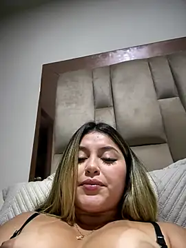 lunablossom_ live sex cam