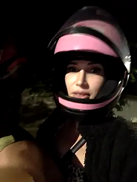 Irresistible24 live sex cam