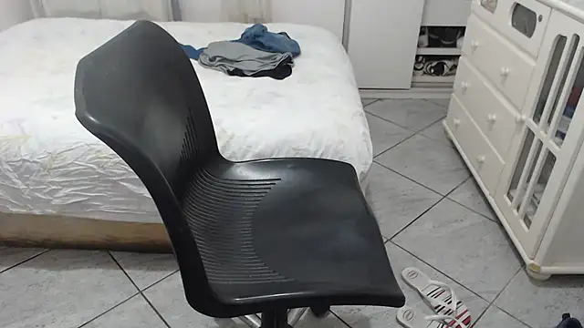 MysterBearMG live sex cam