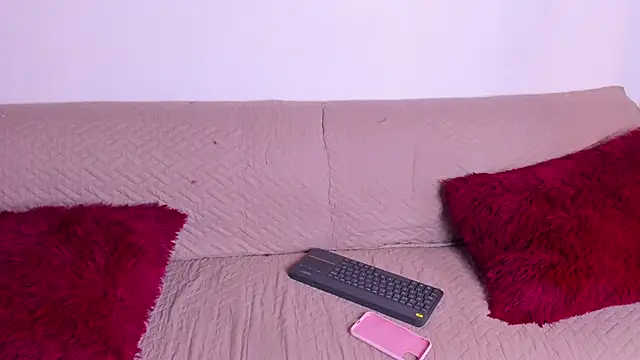 bella_bloomg live sex cam