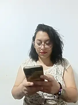 Caroline-17 live sex cam