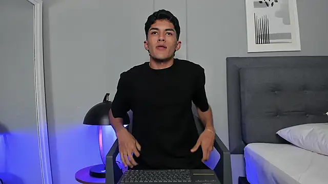 Tylerffoxx live sex cam