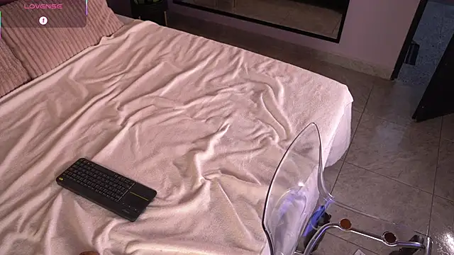 ElleDiane live sex cam