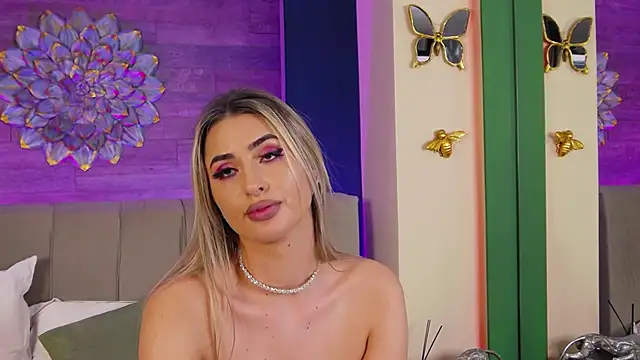 LoraDevine live sex cam