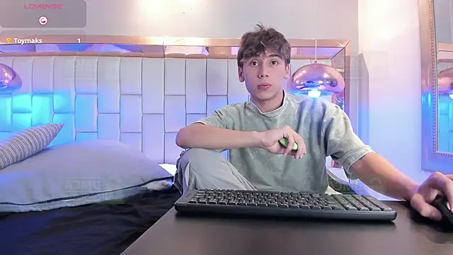 Twinkie_Hung live sex cam