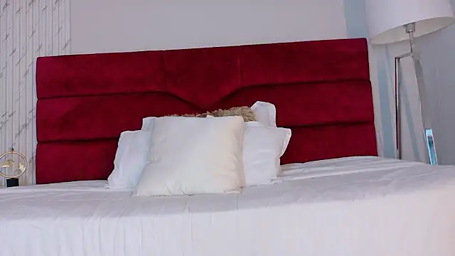 sara_saenz99 live sex cam