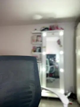 Emmily_19 live sex cam