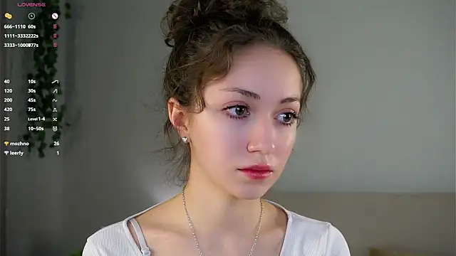 ZeniaBolich live sex cam