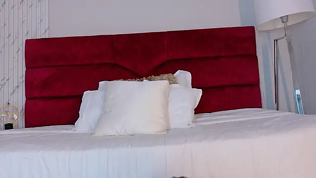 sara_saenz99 live sex cam