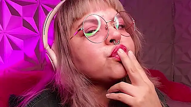 Satyn_doll live sex cam