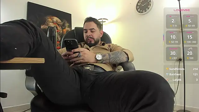 Ethan_Castellano live sex cam