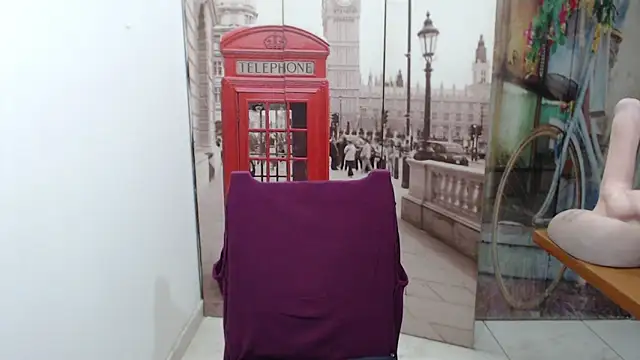 curly_greeneyed live sex cam