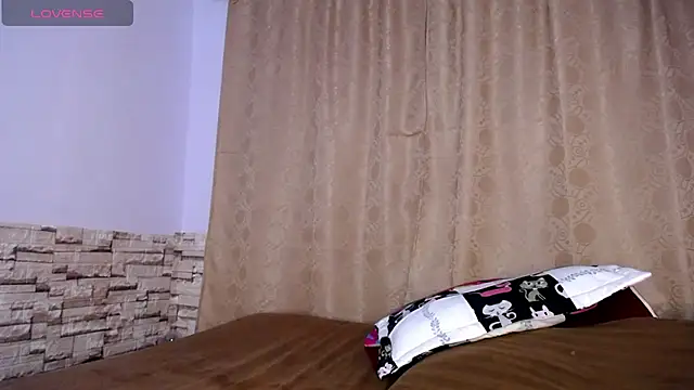 DaraKat18 live sex cam