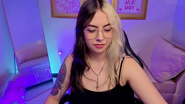 Hela_v live sex cam