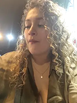 Sara_smiiith211 live sex cam