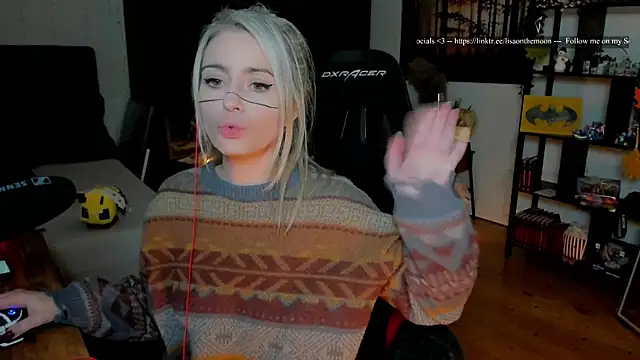 Lisaonthemoon live sex cam