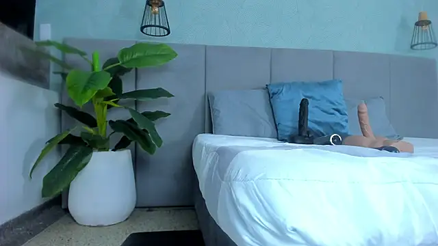 Annie-Wolf live sex cam