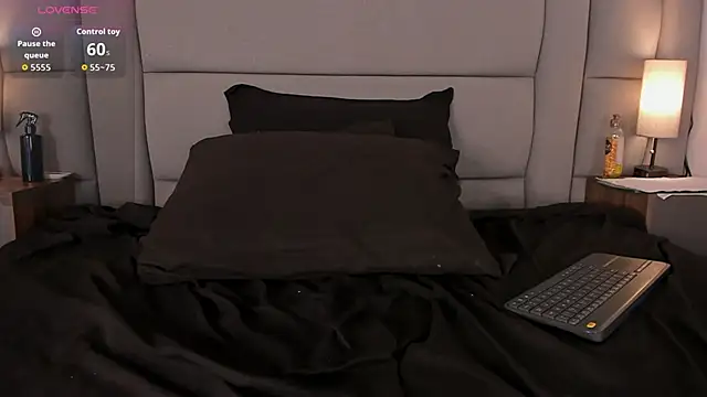 Mia-Medina live sex cam