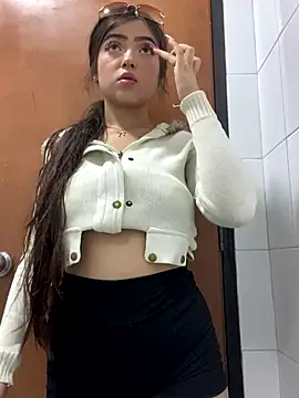 KyliePinkk_'s cam snapshot