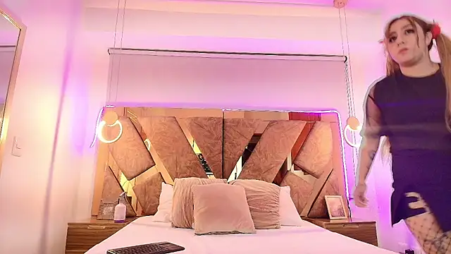 emma_cook_'s cam snapshot