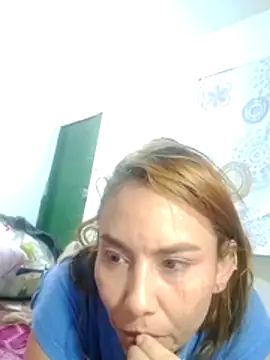 Alice-pink's cam snapshot