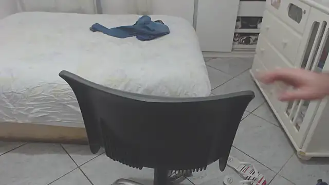 MysterBearMG live sex cam