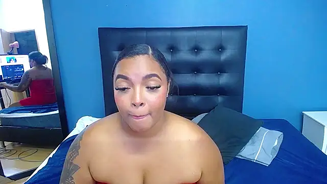 naughty_bigass_18's cam snapshot