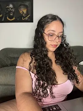 CurlyGirl_1's cam snapshot