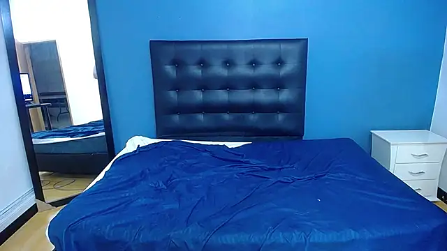 naughty_bigass_18's web cam