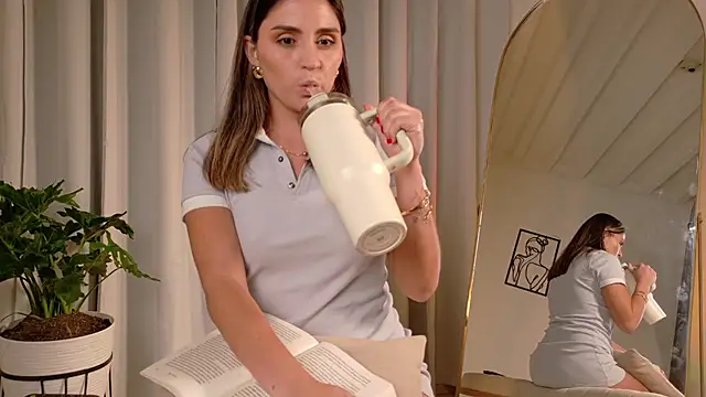 VictoriaNova_'s cam snapshot