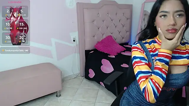 aisha_brunette18's cam snapshot