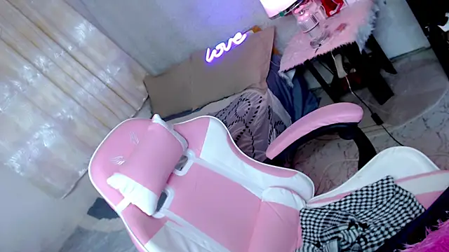 petiteellahxx live sex cam