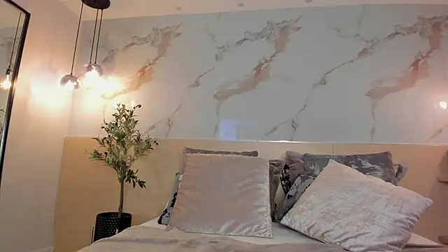 LeaThompson live sex cam