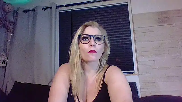 DevilsAngel13 live sex cam