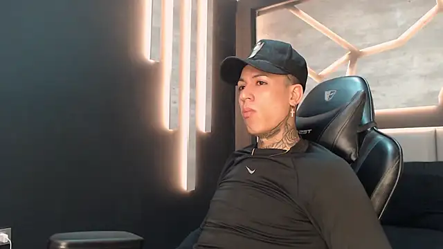 ArohomLester live sex cam