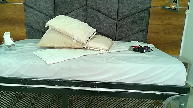 RiriiBrunette__'s cam snapshot