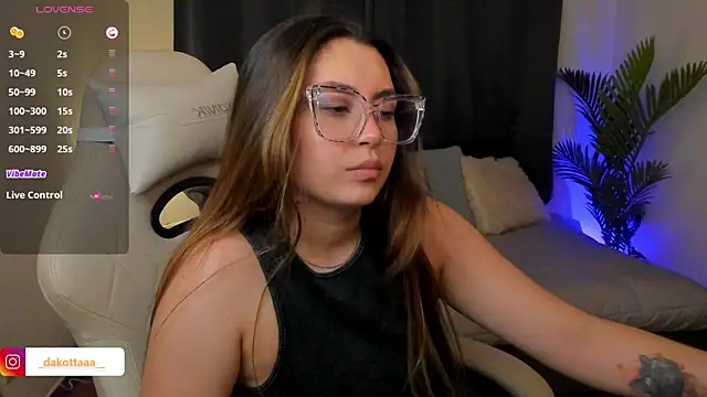 dakottaa_'s cam snapshot
