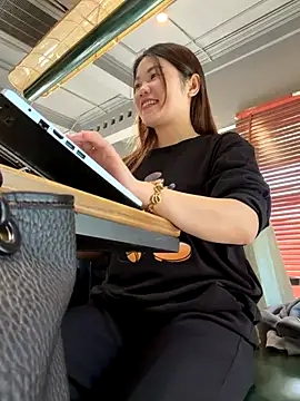 Emily_9xx's cam snapshot